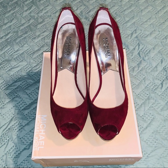 MICHAEL MICHAEL KORS York Suede Platform Pumps - Picture 5 of 10